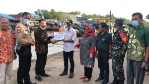 Penyerahan Alat Bantu Transportasi Berupa 2 Unit Speed Boat Ambulance Untuk Desa Tanjung Saleh dan Desa Sepok Laut Kec. Sungai Kakap Kab. Kubu Raya.