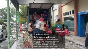 Pj Gubernur Kalimantan Barat Salurkan Bantuan bagi Korban Banjir di Mempawah